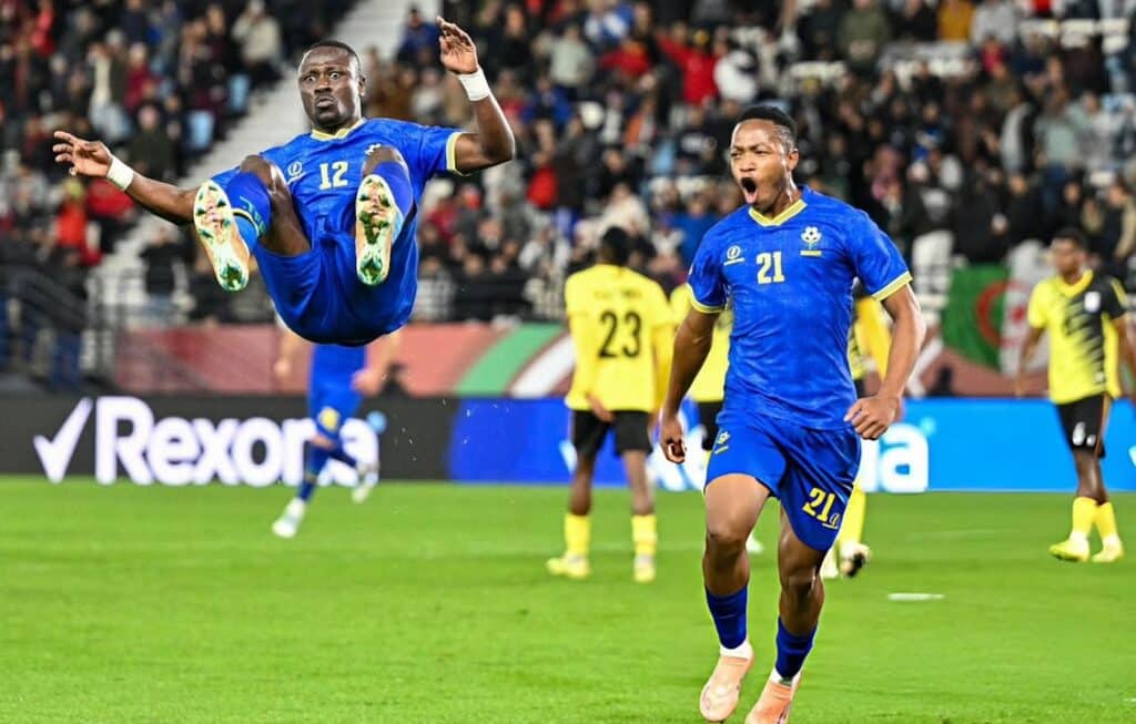 L&rsquo;attaquant tanzanien célèbre son but avec enthousiasme