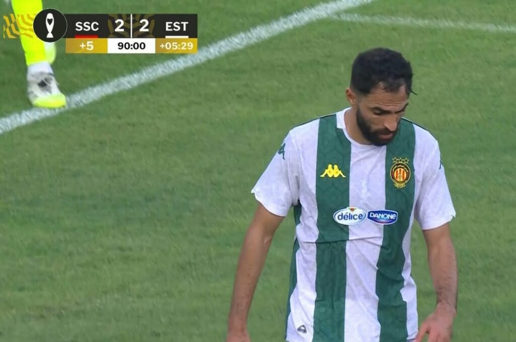 Le joueur al-Jalasi rate un penalty crucial